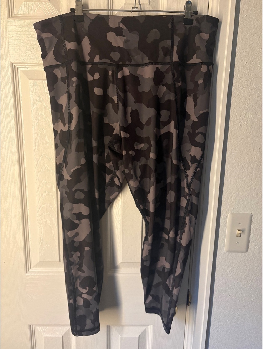 Athleta Lightning Camo 7/8 Tight Leggings 2X